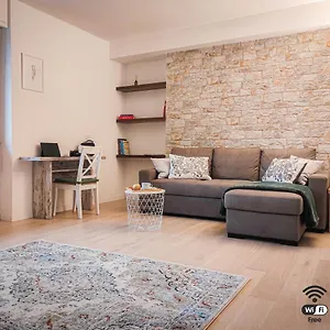 https://appartamento-incantevole-con-camino-edolo74.it-lombardy.com